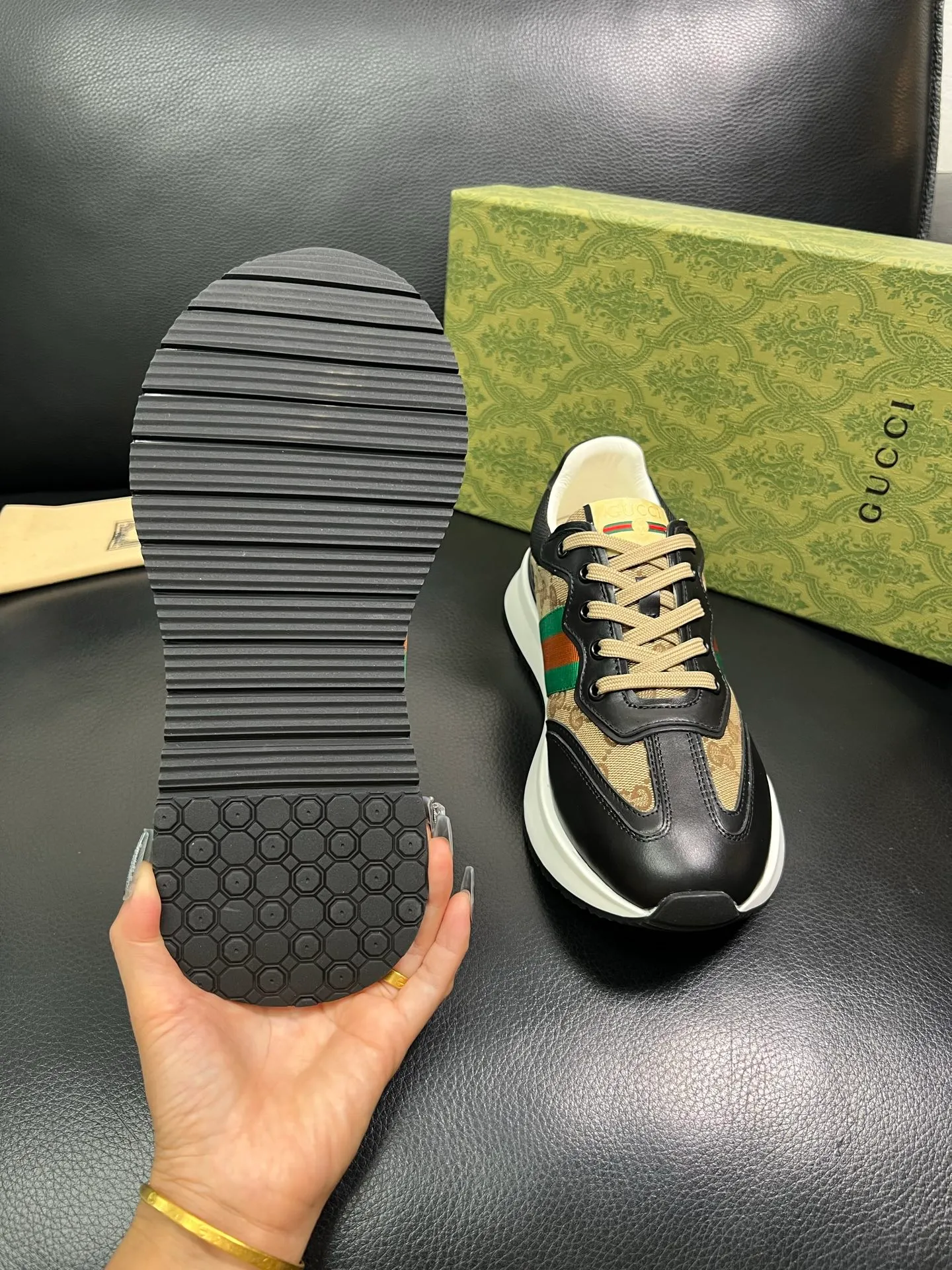 Men's shoes 💰800 Gucci top purchasing Gucci counter new model, original factory configuration of imported cowhide from Italy with printed cloth fabric, imported cowhide lining, breathable and comfortable, sole: original factory special sole is super comfortable, original factory and single goods are high quality, welcome to compare, code number 38-44 (customized 45 46) 85865